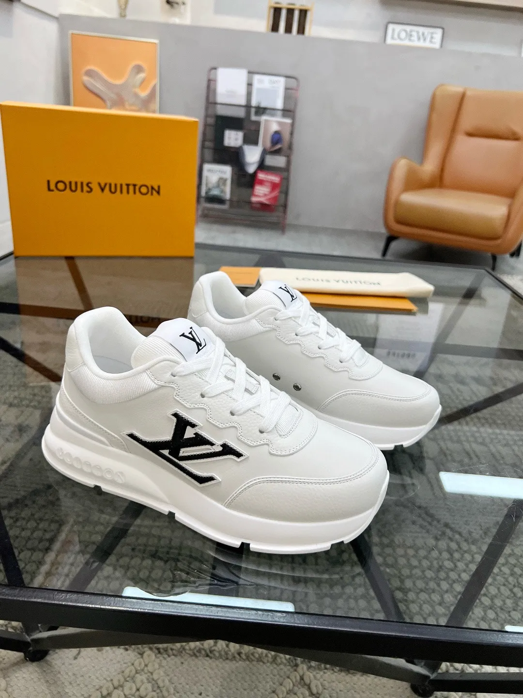 Factory price: 460💰Lv🔍Top purchasing agent🇮🇹 Road The most popular sports shoes for street men are available at the same counter. The uppers are imported cowhide fabrics from Italy, high-quality spliced colorful and complex handicrafts, imported comfortable mesh linings, soles: original soles specially provided by the original factory, T men's men's shoes 💰U foam exclusive movable molded soles are super comfortable, original factory and single goods, 🔍🔍high quality, you can enter and exit the counter at will, welcome to compare, code number 38-44, (45 customized)